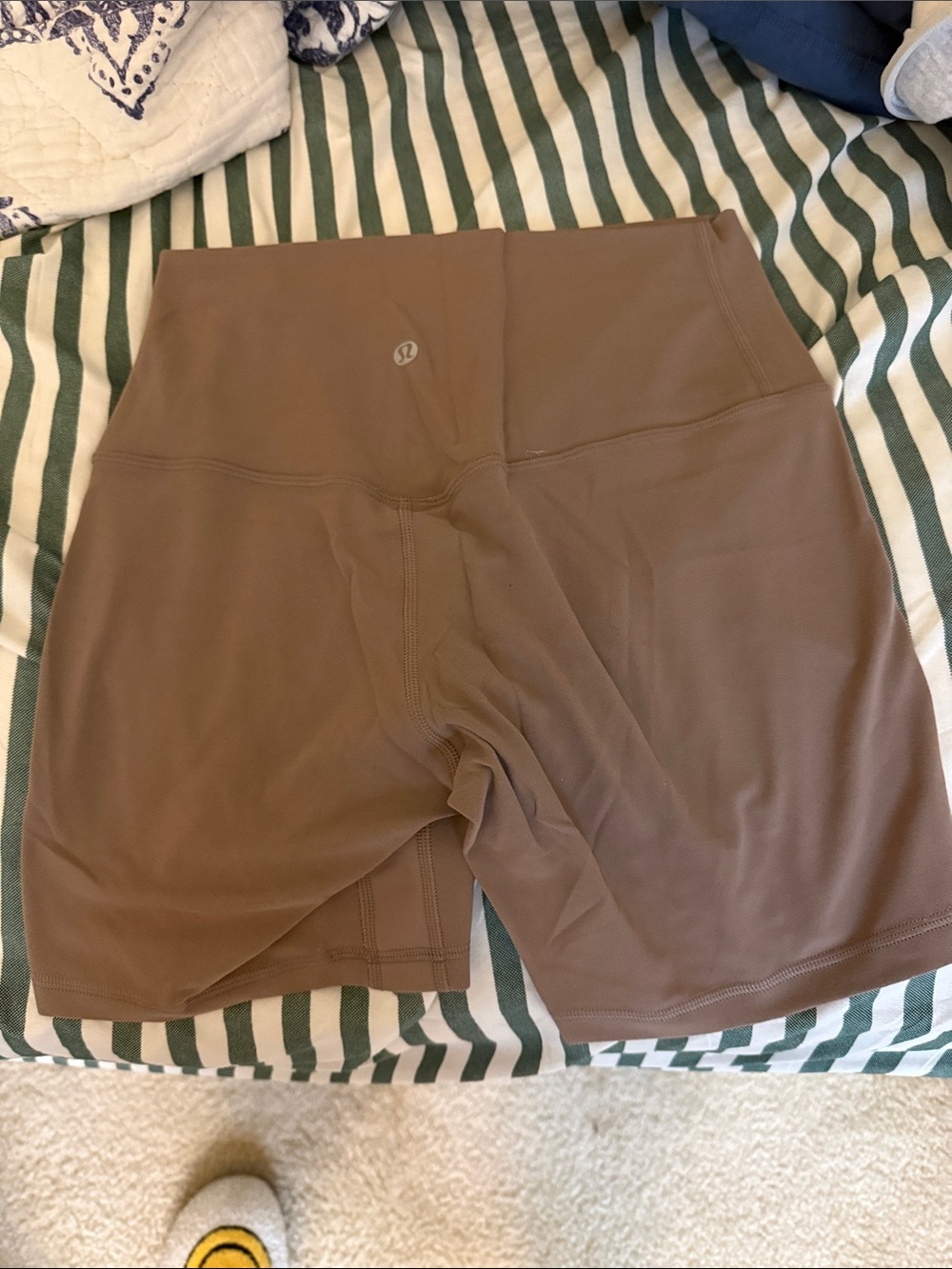 New without tags Lululemon align 6 inch shorts. Size 6